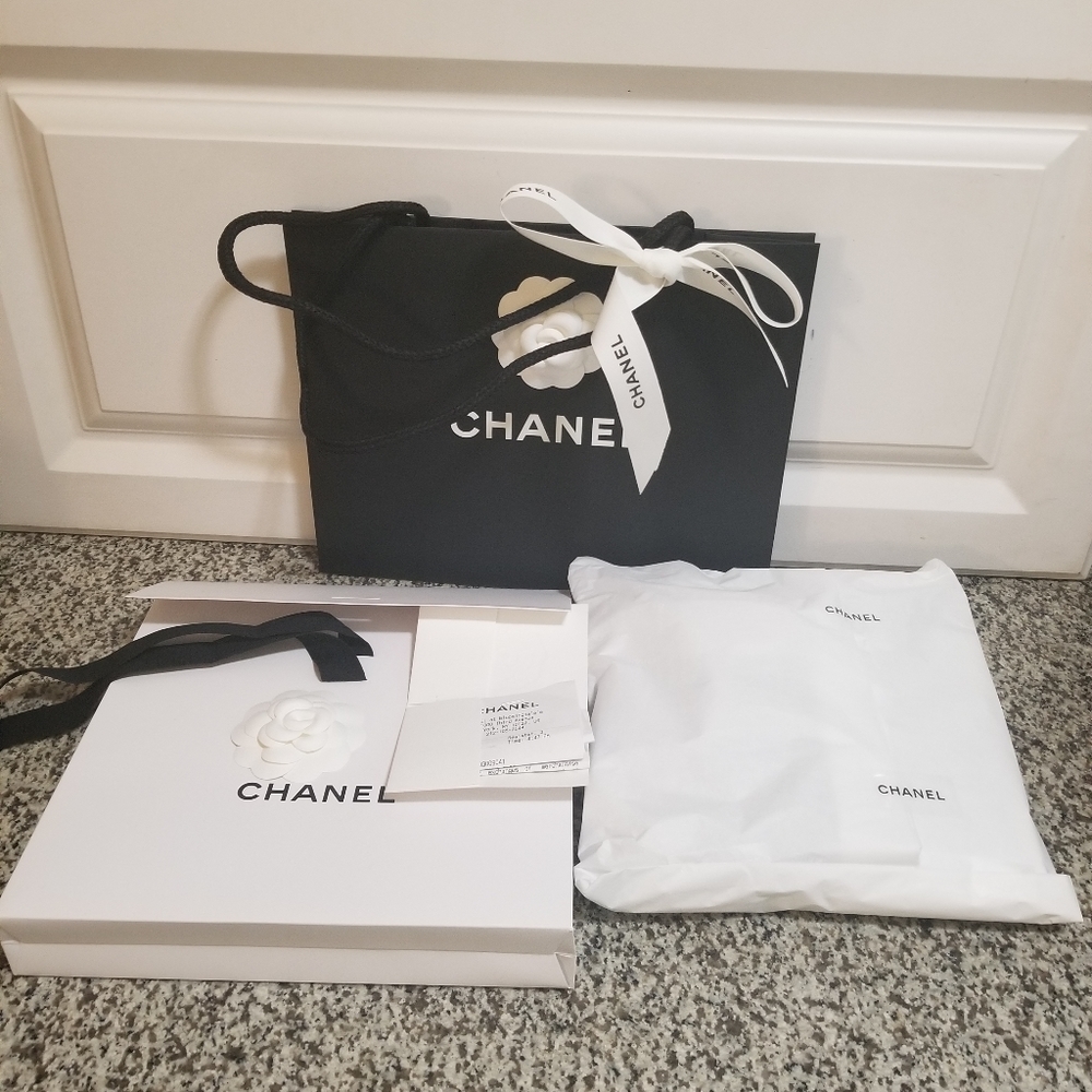 Chanel wool &Lamb Fur Pom-Pom Beanie - Picture 11 of 16